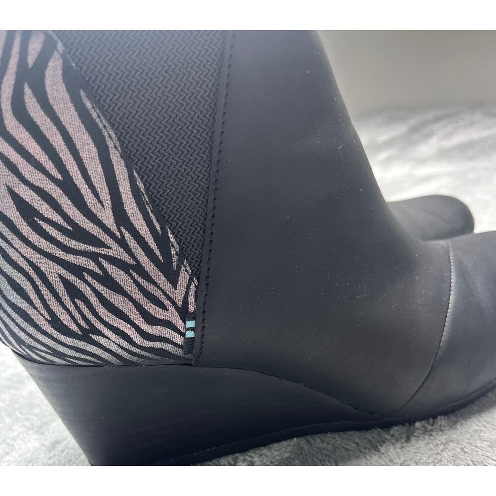 TOMS Kala Black Leather Zebra Print Wedge Ankle Boots Womens Size 8 10014340‎